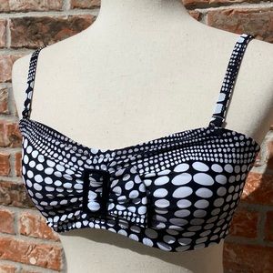 Beach Couture black/white polka dot bikini top / size 12 / Excellent condition